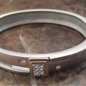 111 VINTAGE MATTE/HIGH POLISHED SILVER TONE METAL CLEAR CRYSTAL HINGED BANGLE